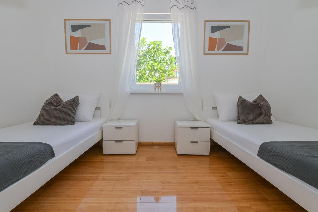 Apartment Funtastic With Private Pool Novalja Dış mekan fotoğraf